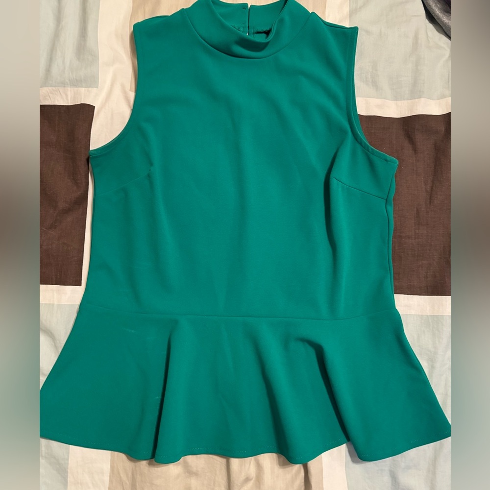 Women’s fit & flare green top, Banana Republic, size medium